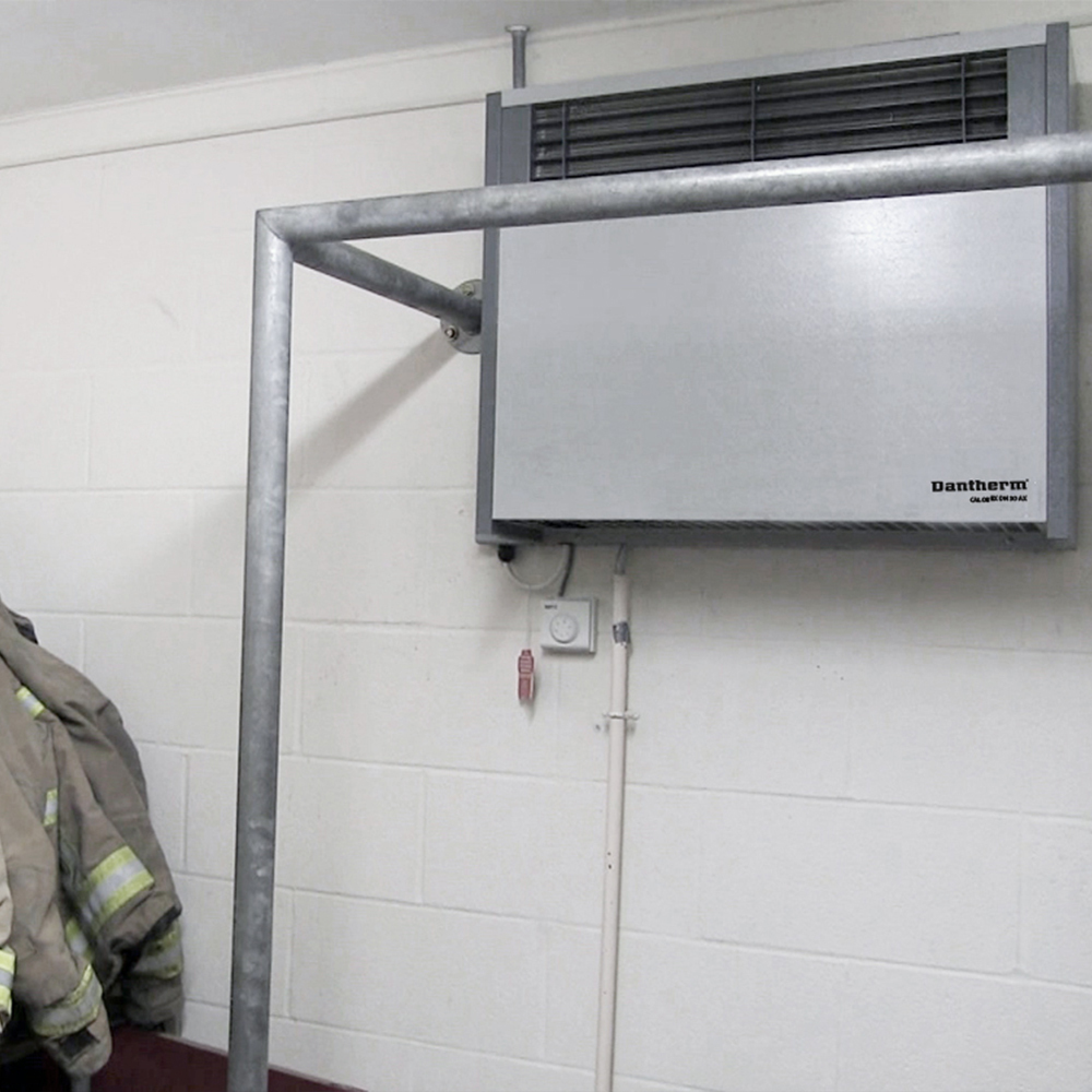 Calorex DH 30 installé dans la salle de séchage de la caserne de pompiers de Maldon