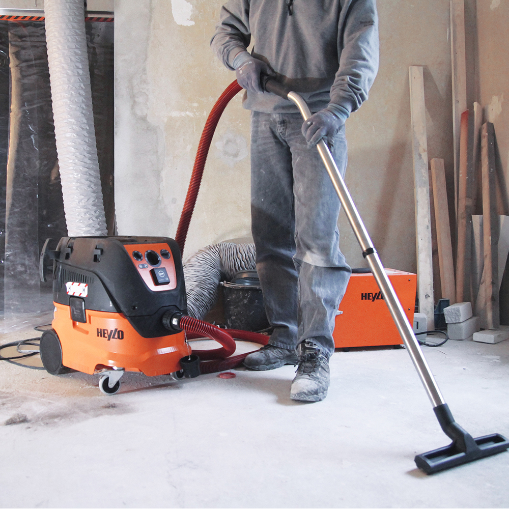 Heylo industrial vacuum cleaner use in construction